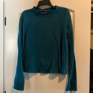 UA Loose Fit long sleeve top medium